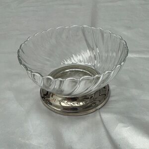 Clear Glass Bowl with Silver-Tone Pedestal - Elegant Dining Centerpiece